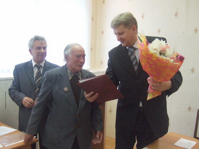 Поздравления с 85-летием принимал шумерлинец, участник Курской битвы М.П. Амосов